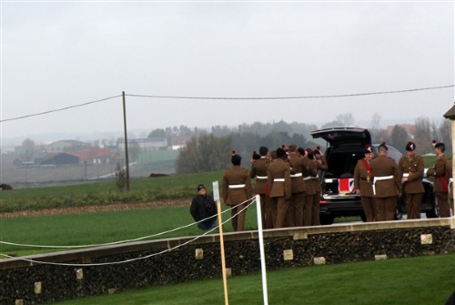 11 17 Begrafenis soldaten 12
